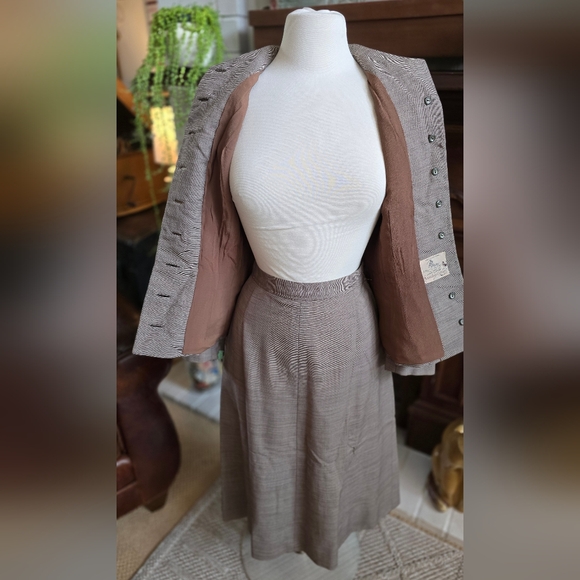 1940's Virgin Wool Suit by Handmacher for Faye's Alhambra - Picture 9 of 16